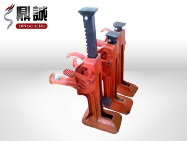 點(diǎn)擊查看詳細(xì)信息<br>標(biāo)題：齒條式起道機(jī) 閱讀次數(shù)：4416